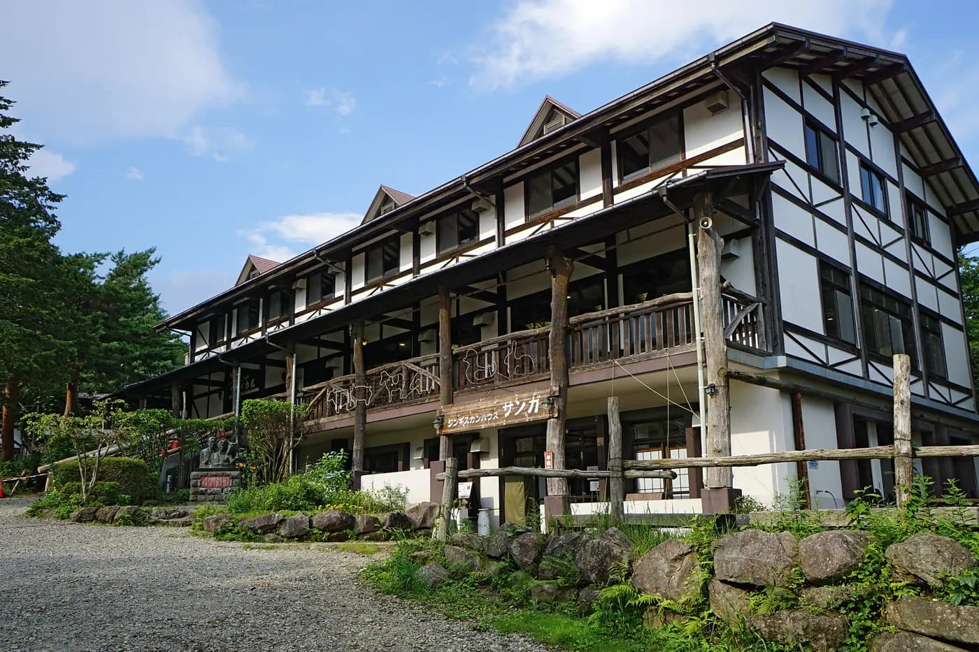 南ヶ丘牧場の木造の建物