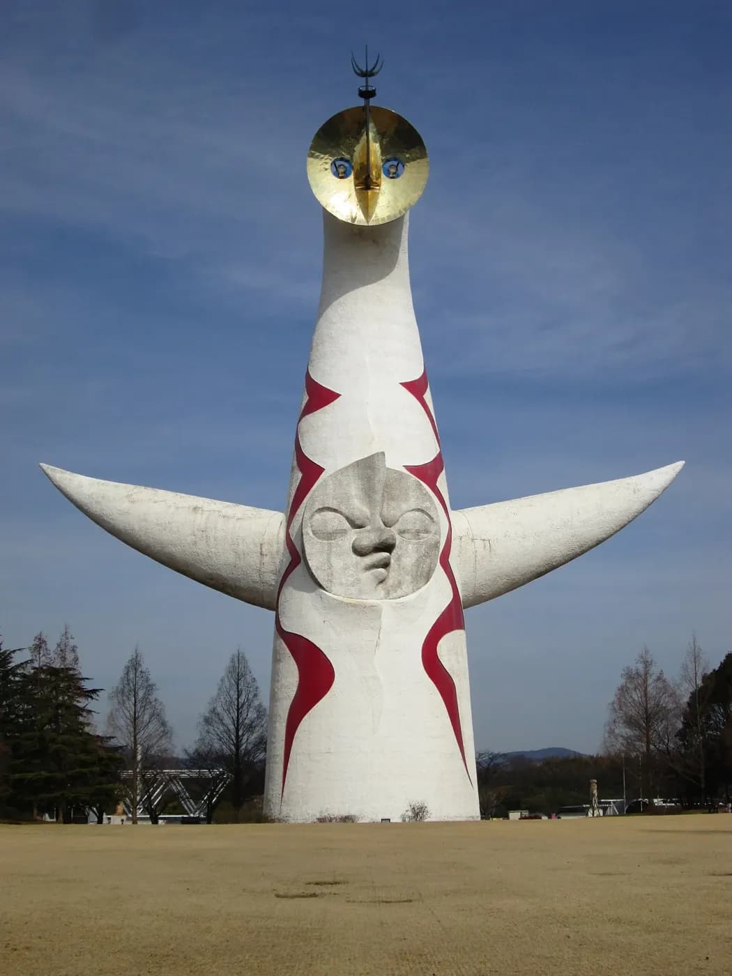 万博記念公園の太陽の塔を正面から見たところ